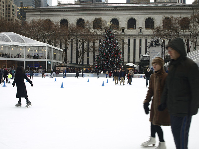 Pista de patinaje sobre hielo instalada en Bryant Park