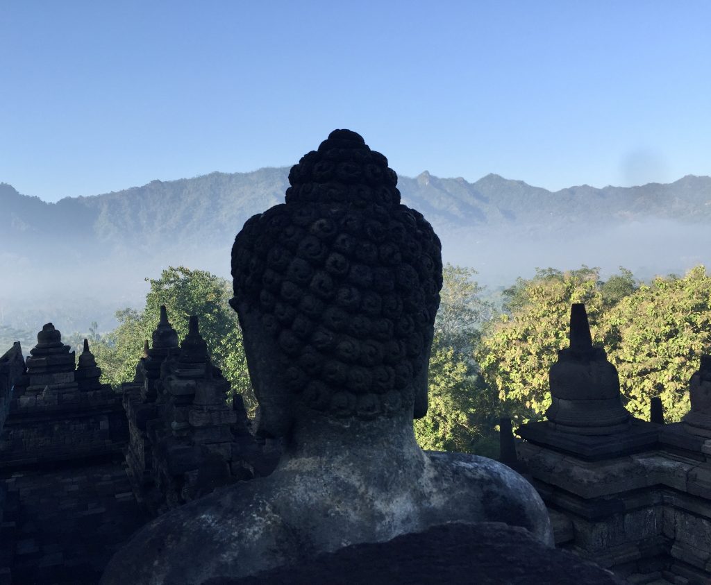 Buda de espaldas en Borobudur